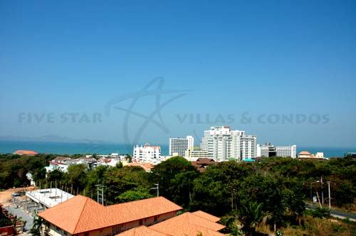 185 sq m condo with a 5 Star balcony @ EXECUTIVE RESIDENCE 2 Condominium Pratumnak Hill