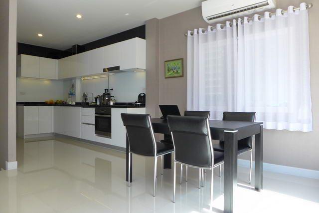 House For Sale Pattaya showing the dining and kitchen areas House For Sale Pattaya showing the dining and kitchen areas