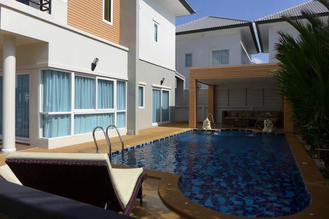 House For Sale Pattaya showing the pool and house House For Sale Pattaya showing the pool and house