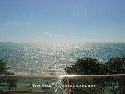 3-bedroom Sub-Penthouse on Jomtien beach Condominium Jomtien Beach