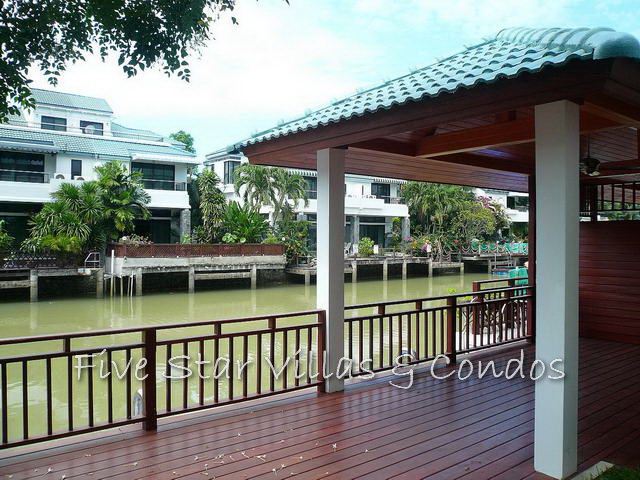 3 bedroom villa at Na Jomtien with yacht mooring berth House Na Jomtien