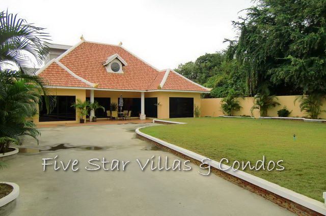 New Thai Bali Pool Villa only 200m to the Beach House Bang Sare