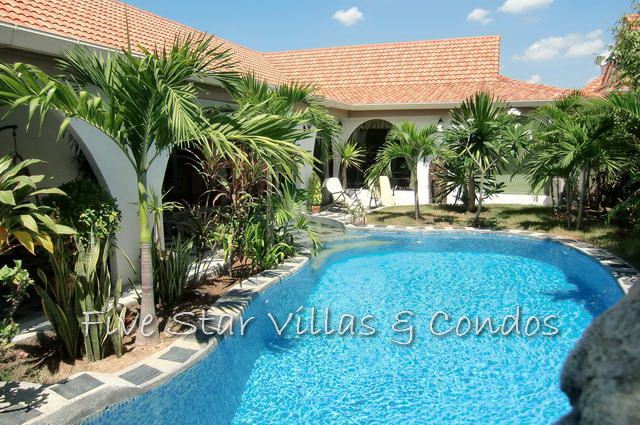 Beautiful Villa for Sale close to Mabprachan Lake and Horse Shoe Point  House East Pattaya
