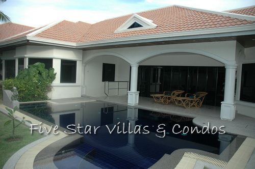 3-bedroom pool villa for sale in Jomtien gated-community House Jomtien