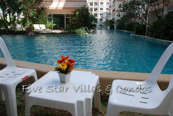 Luxurious pool-side condo for rent @ Park Lane Condominium Jomtien