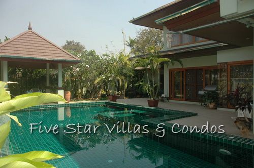 Large family-sized pool villa on the golf course with games room House Huay Yai