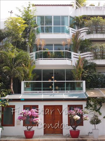 Large Semi-detached Townhome within 50m of the Beach House Jomtien Beach
