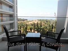 Condominium for rent on Pratumnak showing the balcony view