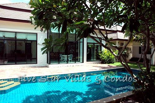 4-bedroom Thai-Bali pool villa House East Pattaya