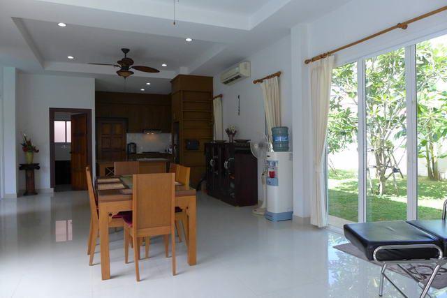 House For Sale East Pattaya showing the dining room and kitchen House For Sale East Pattaya showing the dining room and kitchen
