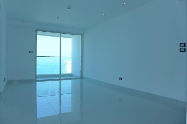 Condominium for sale Pratumnak Hill showing the open plan living area Condominium for sale Pratumnak Hill showing the open plan living area