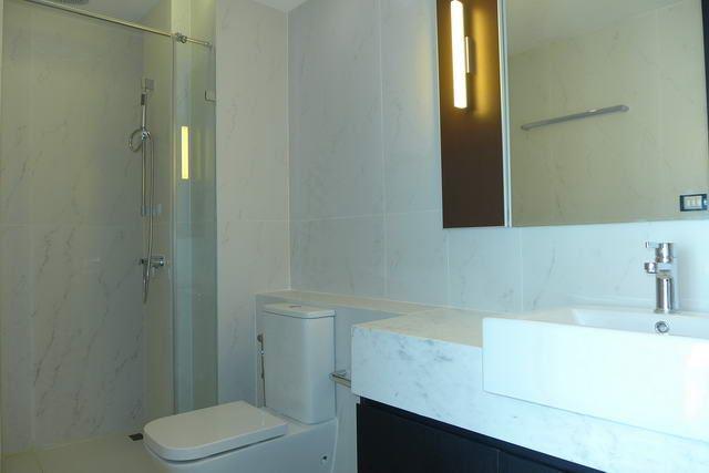 Condominium for sale Pratumnak Hill showing the bathroom Condominium for sale Pratumnak Hill showing the bathroom