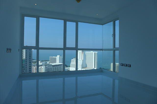 Condominium for sale Pratumnak Hill showing the bedroom and sea view Condominium for sale Pratumnak Hill showing the bedroom and sea view