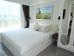 The Orient Resort and Spa Jomtien showing the bedroom concept