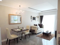 The Orient Resort and Spa Jomtien showing the living concept