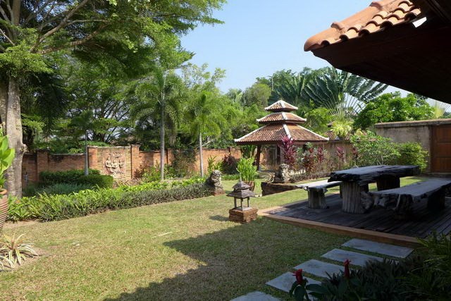 House For Rent Bangsaray Pattaya showing the garden and sala House For Rent Bangsaray Pattaya showing the garden and sala