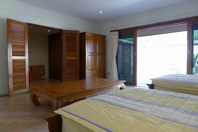 House For Rent Bangsaray Pattaya showing the master bedroom suite House For Rent Bangsaray Pattaya showing the master bedroom suite