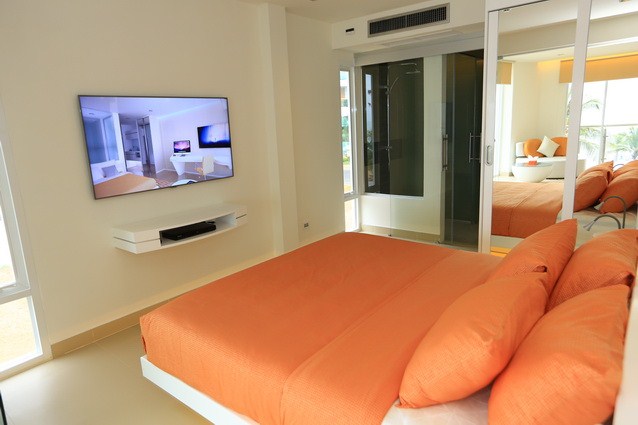 Sands Pratumnak Beach Pattaya showing the bedroom suite