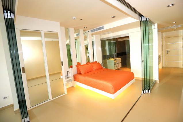 Sands Pratumnak Beach Pattaya showing the retractable bedroom walls