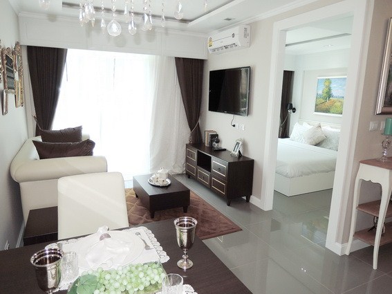 The Orient Resort and Spa Jomtien showing the 1 bedroom concept