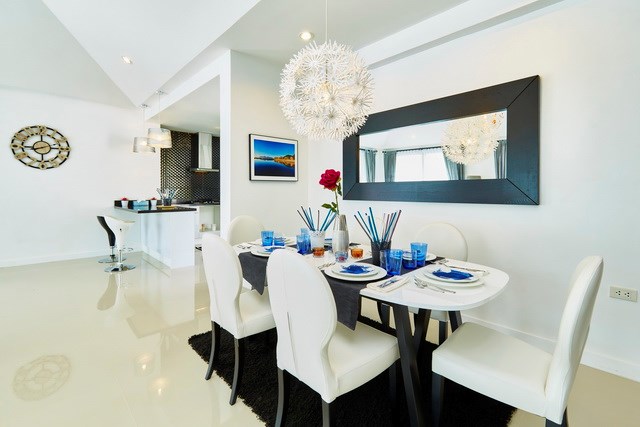 House for sale Pattaya showing the dining and kitchen areas House for sale Pattaya showing the dining and kitchen areas