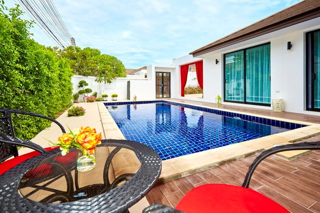 House for sale Pattaya showing the house pool and terraces House for sale Pattaya showing the house pool and terraces