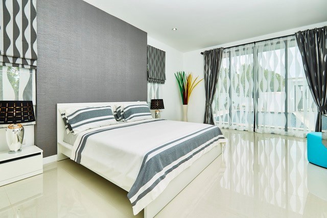 House for sale Pattaya showing the master bedroom House for sale Pattaya showing the master bedroom