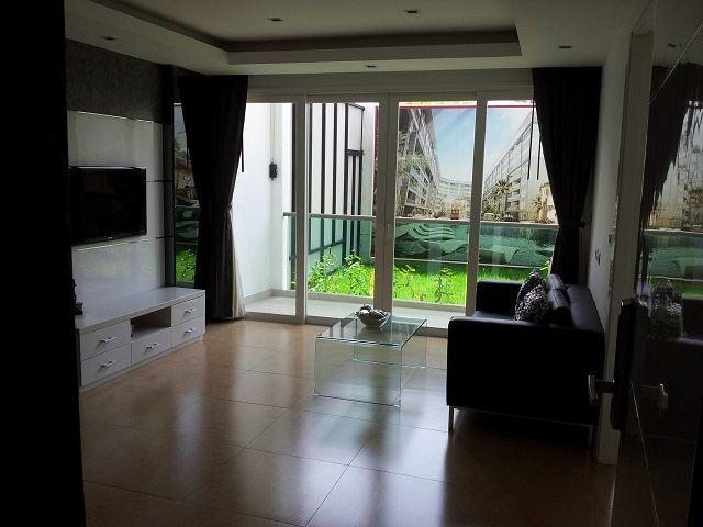 Condominium For Sale Pattaya showing the living area Condominium For Sale Pattaya showing the living area