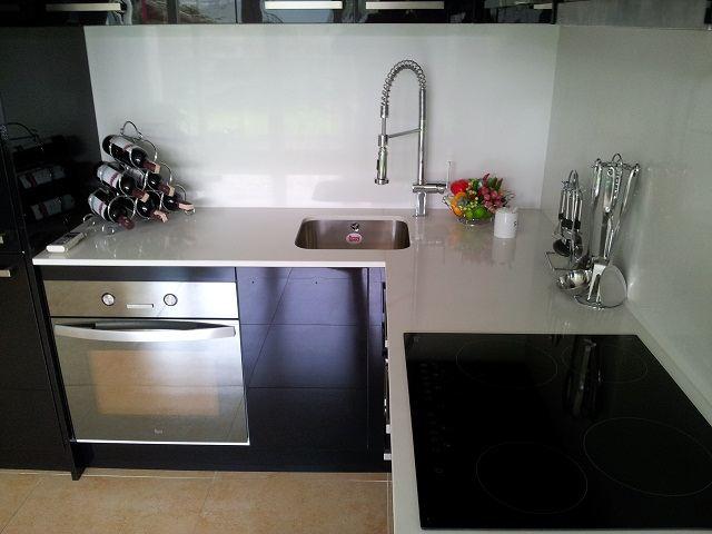 Condominium For Sale Pattaya showing the kitchen Condominium For Sale Pattaya showing the kitchen