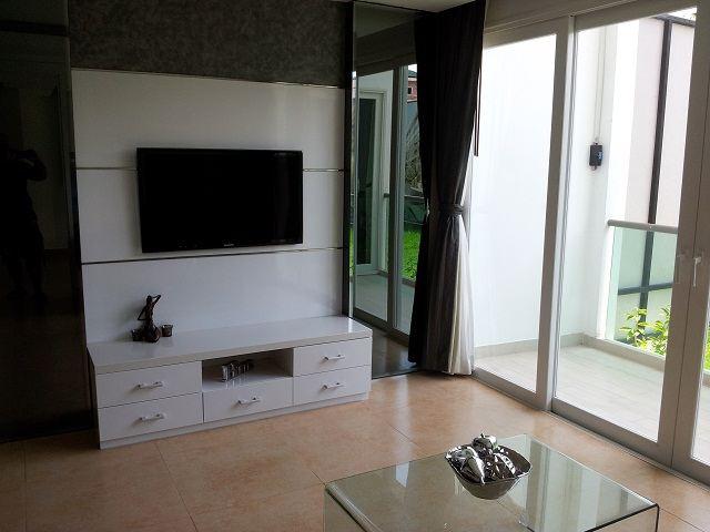 Condominium For Sale Pattaya looking towards the balcony Condominium For Sale Pattaya looking towards the balcony