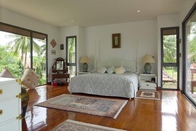 House For Sale Huay Yai showing the master bedroom House For Sale Huay Yai showing the master bedroom
