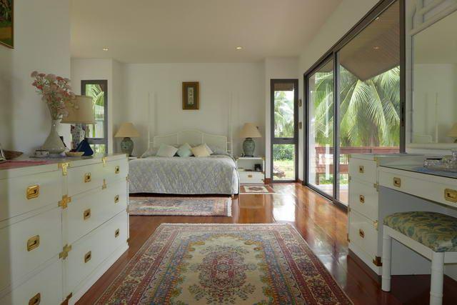 House For Sale Huay Yai showing the master bedroom area House For Sale Huay Yai showing the master bedroom area