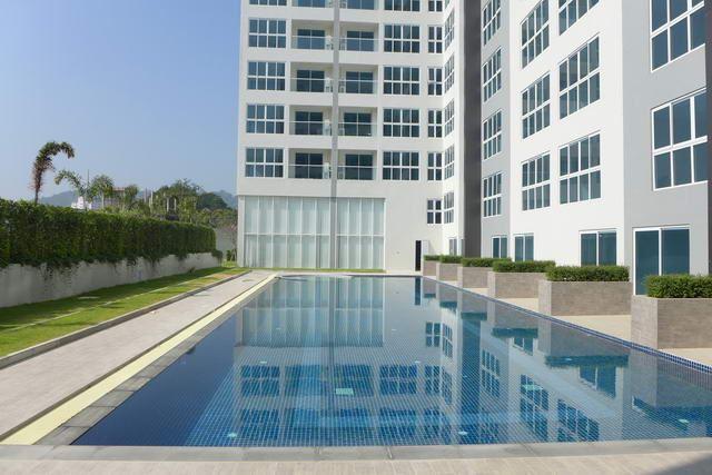 Condominium For Sale South Pattaya showing the communal pool Condominium For Sale South Pattaya showing the communal pool
