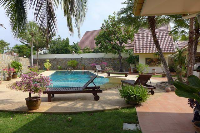 House For Sale Huay Yai showing the pool and terraces House For Sale Huay Yai showing the pool and terraces