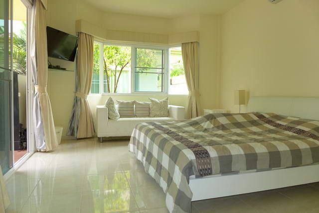 House For Sale Huay Yai showing the master bedroom House For Sale Huay Yai showing the master bedroom