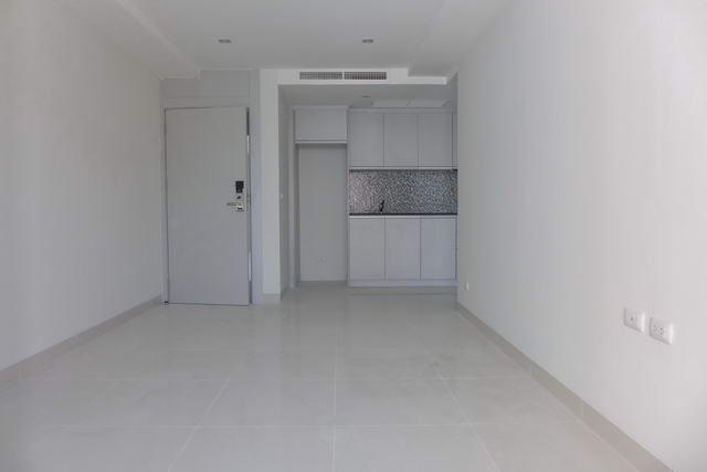 Condominium For Sale South Pattaya looking towards the kitchen area Condominium For Sale South Pattaya looking towards the kitchen area