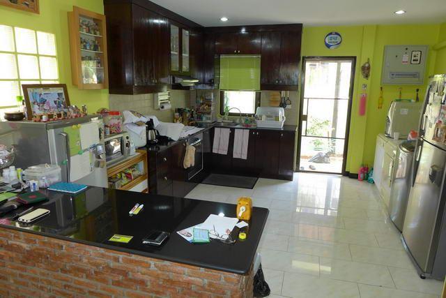 House For Sale Bangsaray showing the kitchen