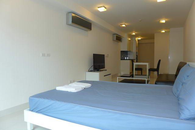 Condominium For Sale Pratumnak showing the bed area Condominium For Sale Pratumnak showing the bed area