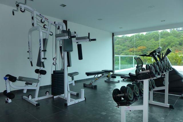 Condominium For Sale Pratumnak showing the communal fitness center Condominium For Sale Pratumnak showing the communal fitness center