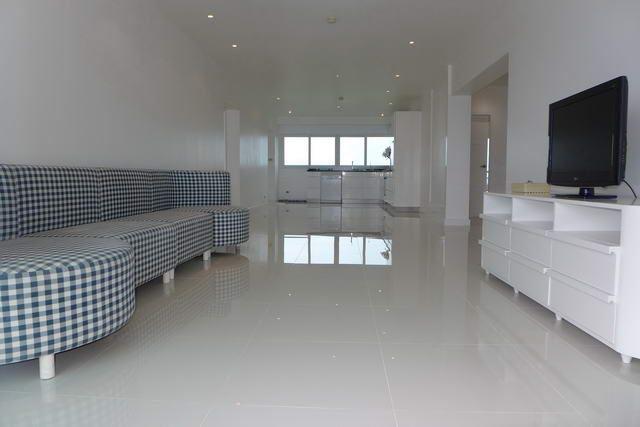 Condominium For Sale Ban Amphur Na Jomtien showing the living area Condominium For Sale Ban Amphur Na Jomtien showing the living area