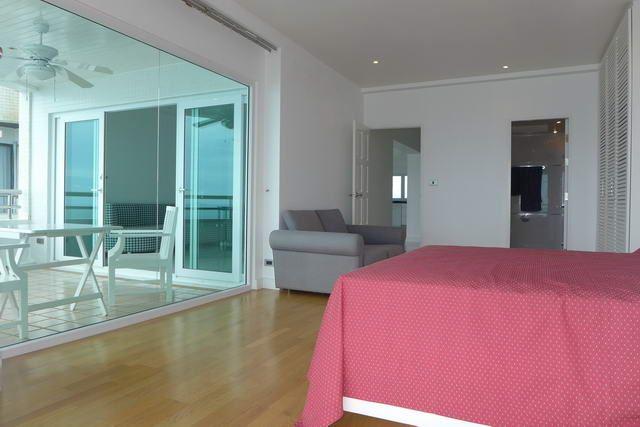 Condominium For Sale Ban Amphur Na Jomtien showing the master bedroom Condominium For Sale Ban Amphur Na Jomtien showing the master bedroom
