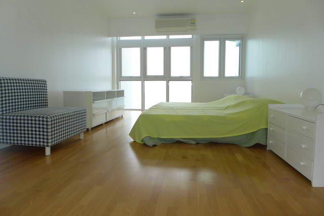 Condominium For Sale Ban Amphur Na Jomtien showing the second bedroom Condominium For Sale Ban Amphur Na Jomtien showing the second bedroom