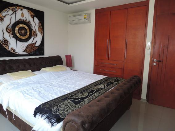 Condominium for rent Pattaya showing the master bedroom