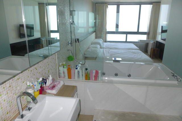 Condominium For Sale Northpoint Pattaya showing the master En-suite bathroom Condominium For Sale Northpoint Pattaya showing the master En-suite bathroom