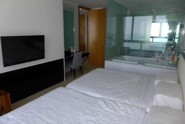 Condominium For Sale Northpoint Pattaya showing the master bedroom suite Condominium For Sale Northpoint Pattaya showing the master bedroom suite