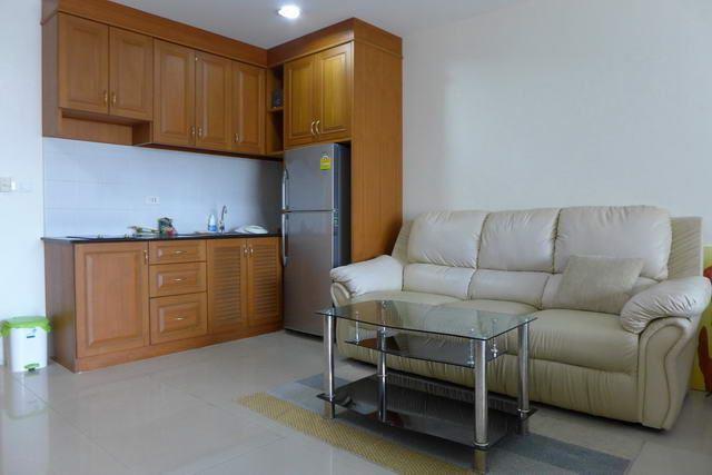 Condominium For Sale Jomtien showing the living and kitchen area Condominium For Sale Jomtien showing the living and kitchen area