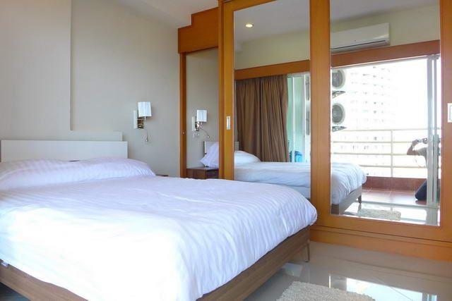 Condominium for sale in Jomtien showing the master bedroom Condominium for sale in Jomtien showing the master bedroom
