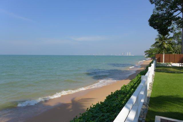 Land for sale Na Jomtien Pattaya showing the private beach Land for sale Na Jomtien Pattaya showing the private beach
