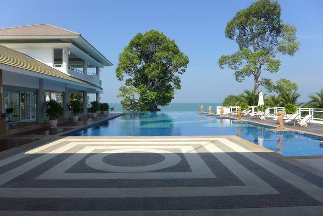 Land for sale Na Jomtien Pattaya showing the beachfront club house Land for sale Na Jomtien Pattaya showing the beachfront club house