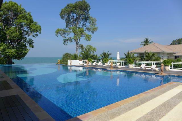 Land for sale Na Jomtien Pattaya showing the Infinity edge swimming pool Land for sale Na Jomtien Pattaya showing the Infinity edge swimming pool